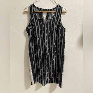 Chic Black and White old navy rayon everyday dress